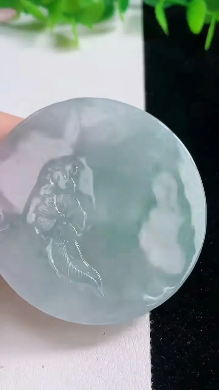 天然A货翡翠普贤菩萨吊坠，尺寸53.5-5.5，重量:32.13g
10月20日