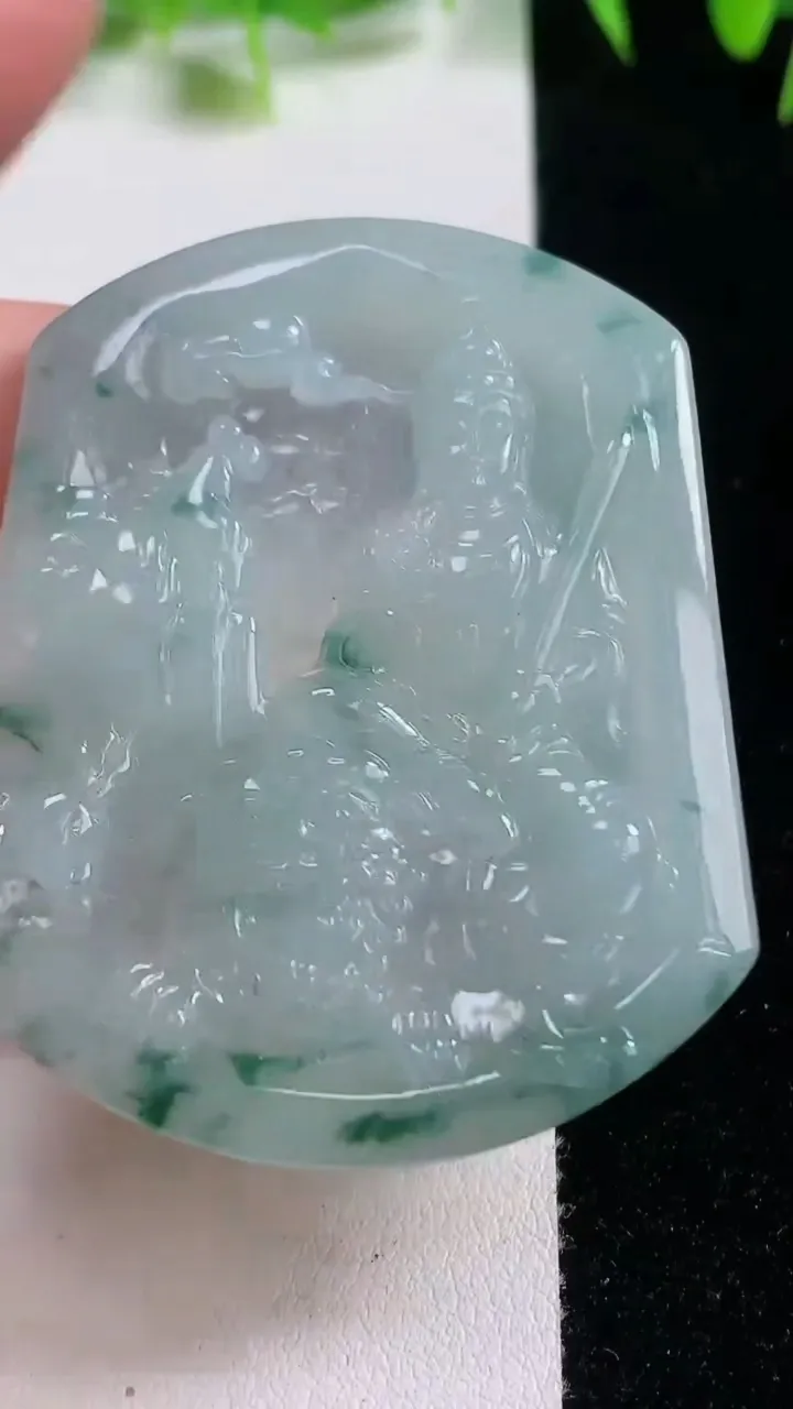 天然A货翡翠冰种飘花文殊菩萨吊坠，尺寸55-43.5-5.7，重量:29.24g
10月20日