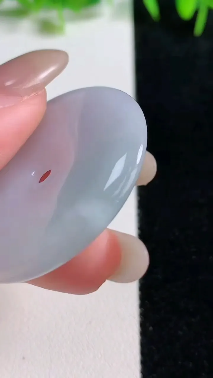 天然A货翡翠白冰平安扣吊坠，尺寸39.8-6，重:20.33g
10月20日