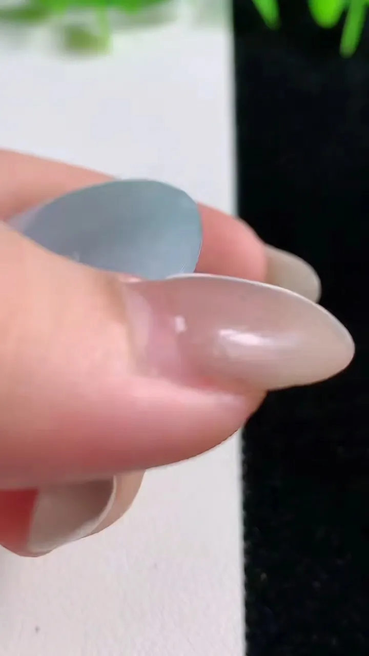 天然A货翡翠白冰平安扣吊坠，尺寸40-6，重:21.03g
10月20日