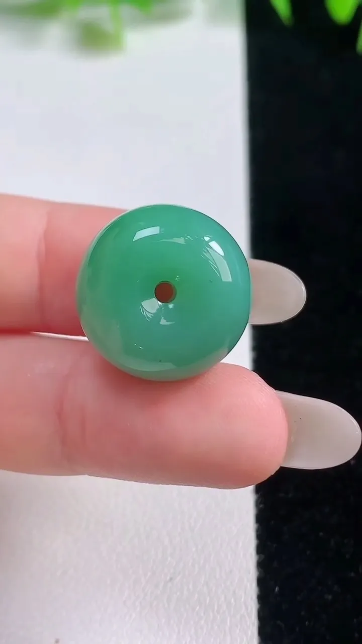 天然A货翡翠路路通吊坠，尺寸18.3-12，重量:8.38g
10月20日