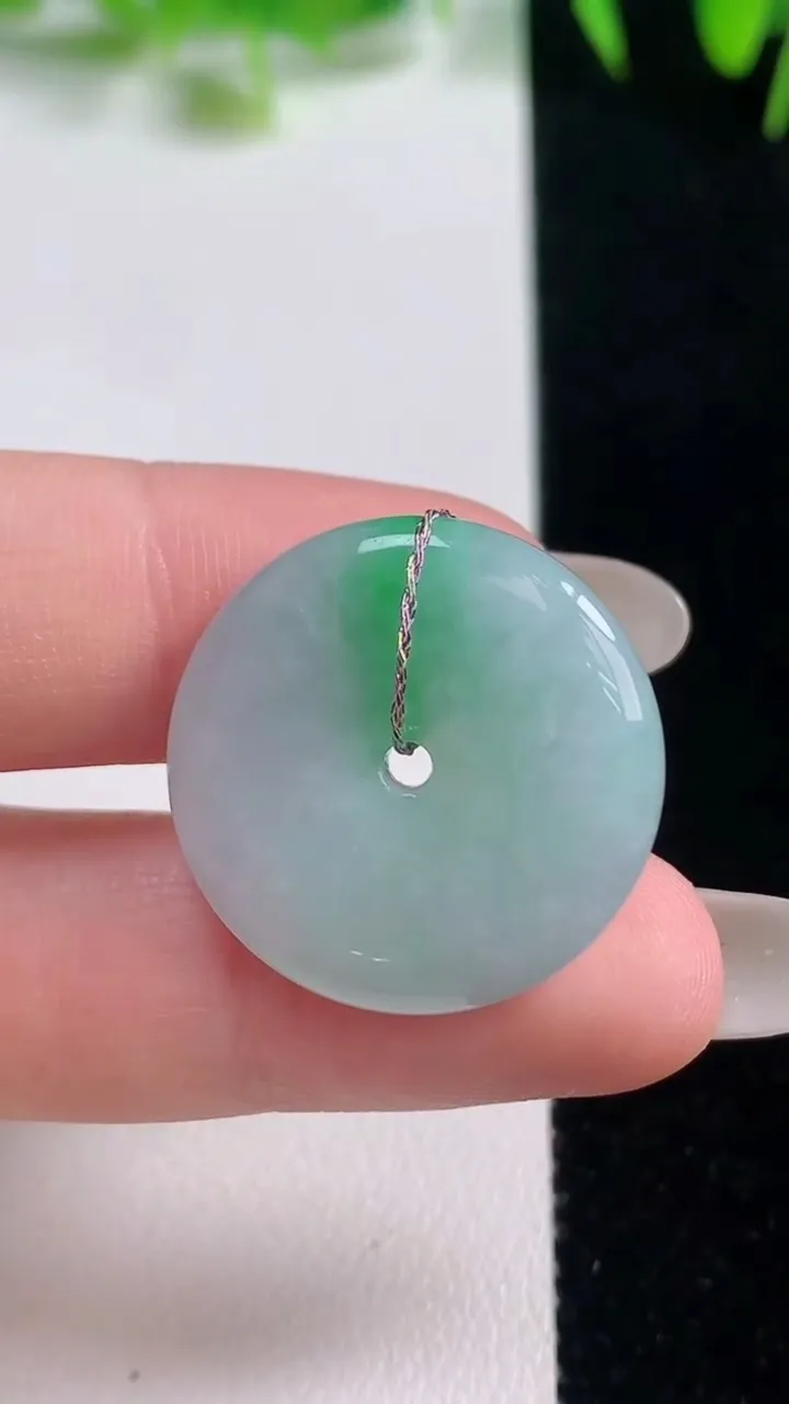 天然A货翡翠平安扣吊坠，尺寸23.8-5.2，重量:6.98g
10月20日