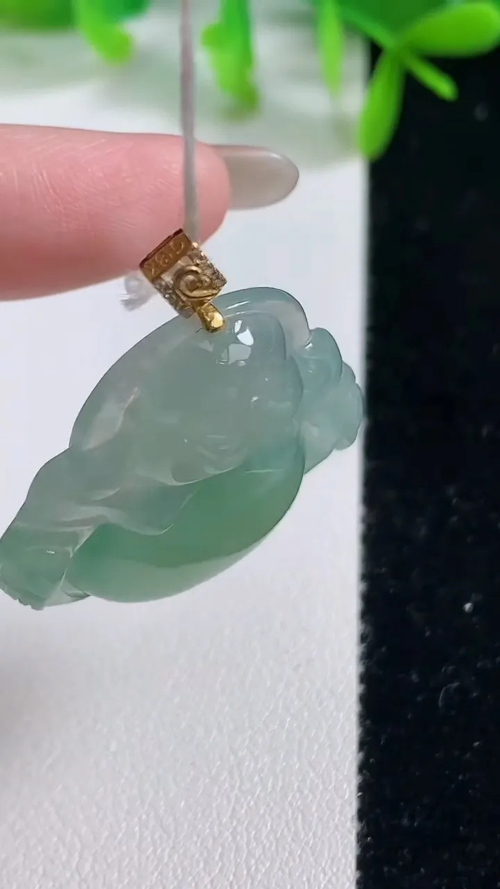 天然A货翡翠佛公吊坠，尺寸29.6-30.6-5.8，重量:8.62g
10月20日