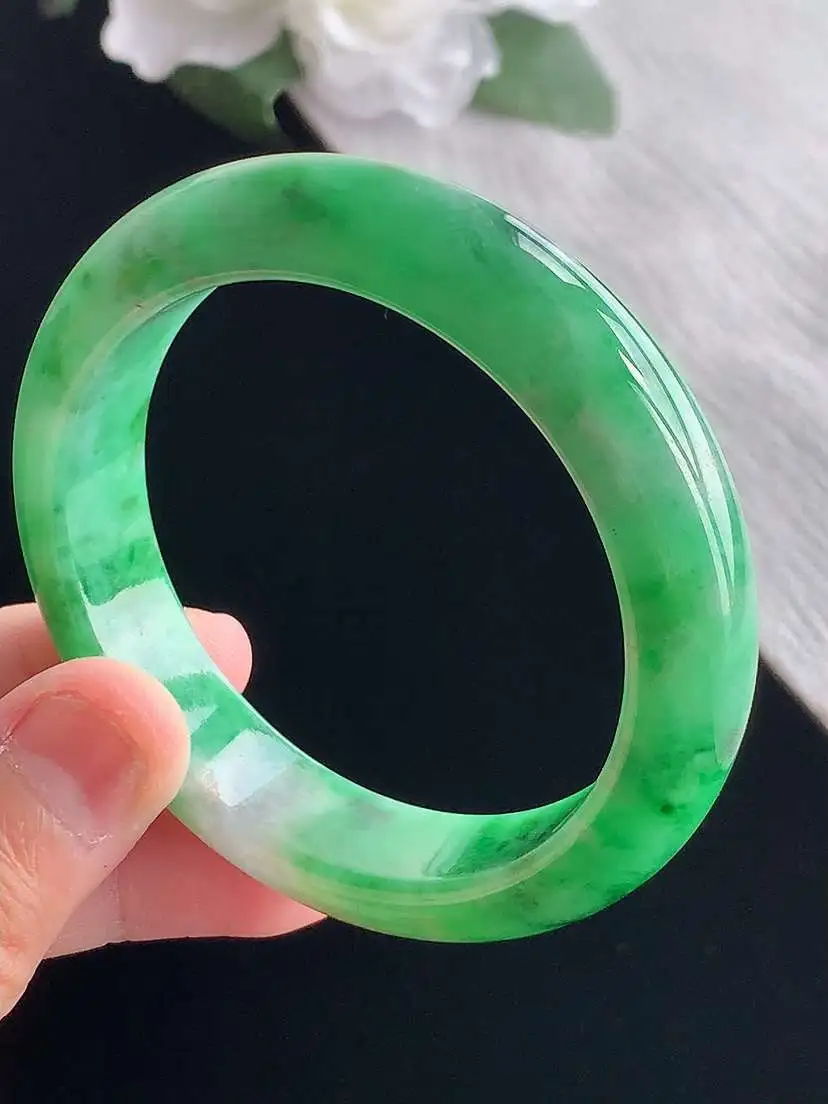 a货翡翠老坑冰种满绿正装正圈手镯52-53小圈口  尺寸52.3×12.3×8.2mm 重量52.92g 1019