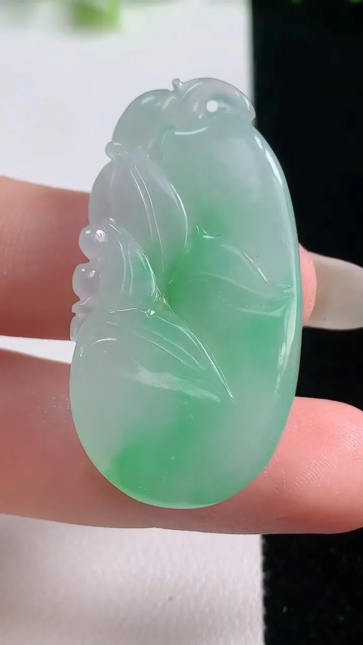 天然A货翡翠葫芦吊坠，尺寸406-21-5.7，重量:11.03g
10月20日