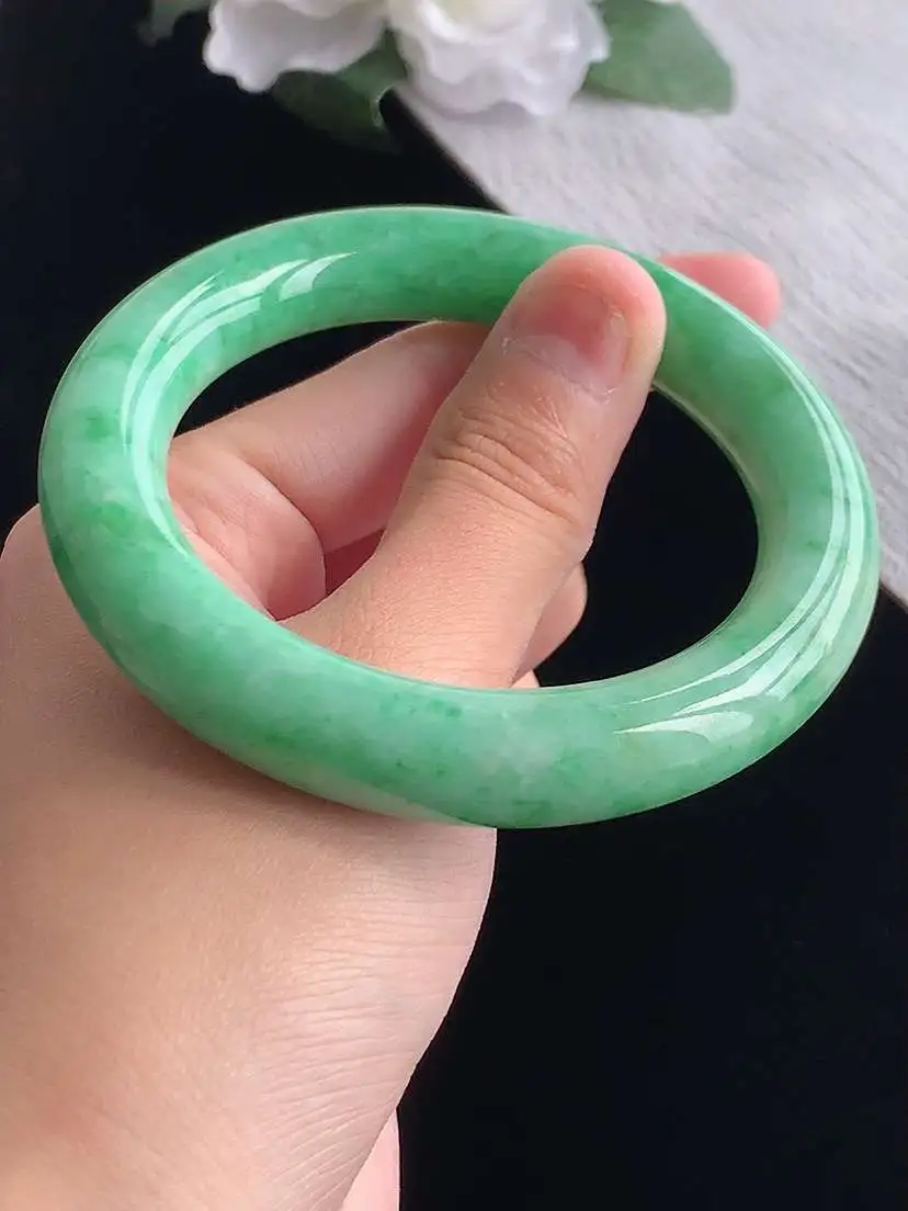 a货翡翠老坑冰种满绿胖圆条手镯56-57圈口  尺寸56×11.3mm 重量72.96g 1019