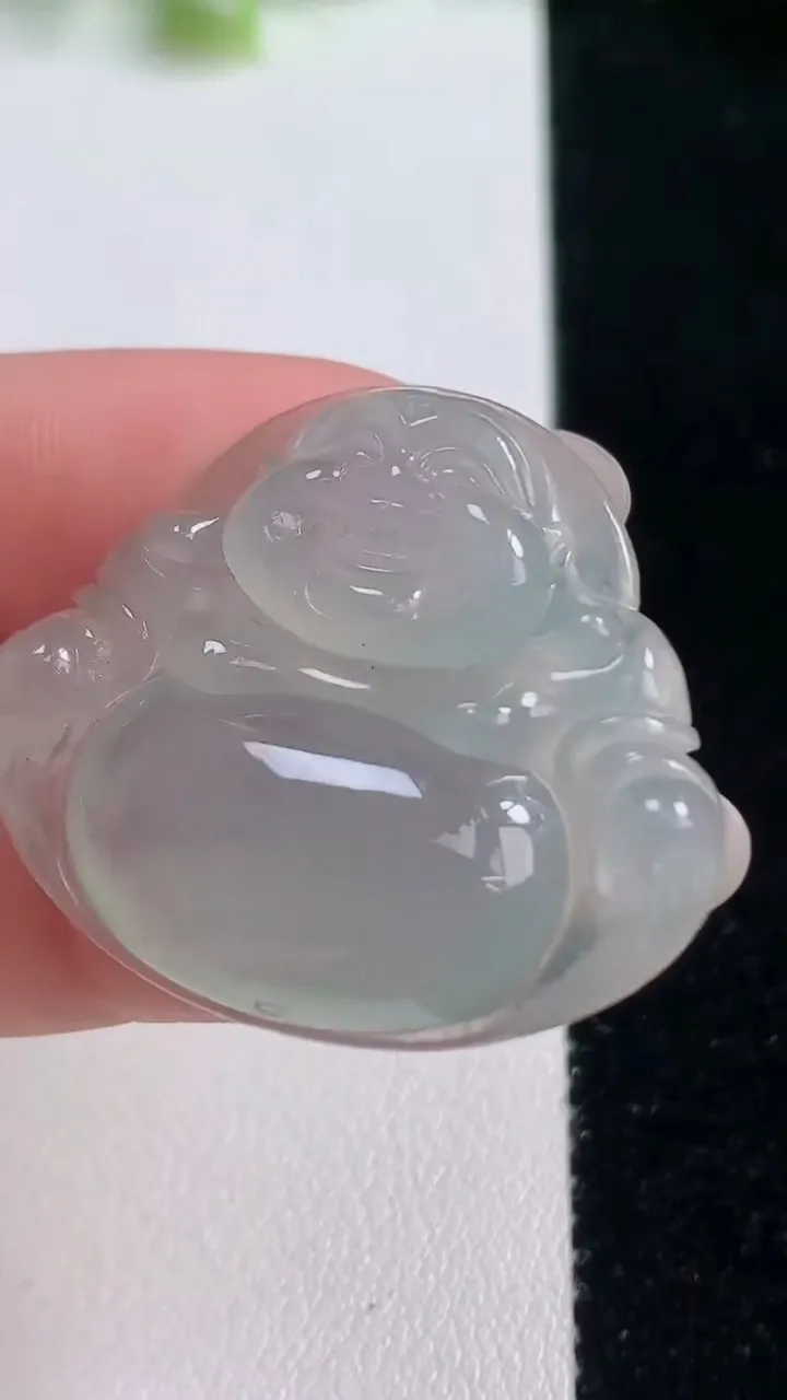 天然A货翡翠佛公吊坠，尺寸29.3-33.6-6，重量:9.00g
10月20日