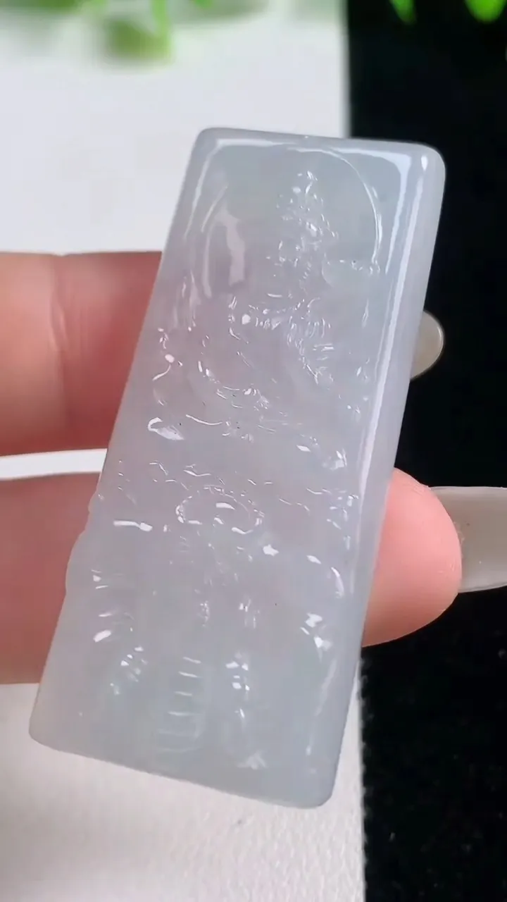 天然A货翡翠普贤菩萨吊坠，尺寸47.6-21-5.7，重量:15.19g
10月20日