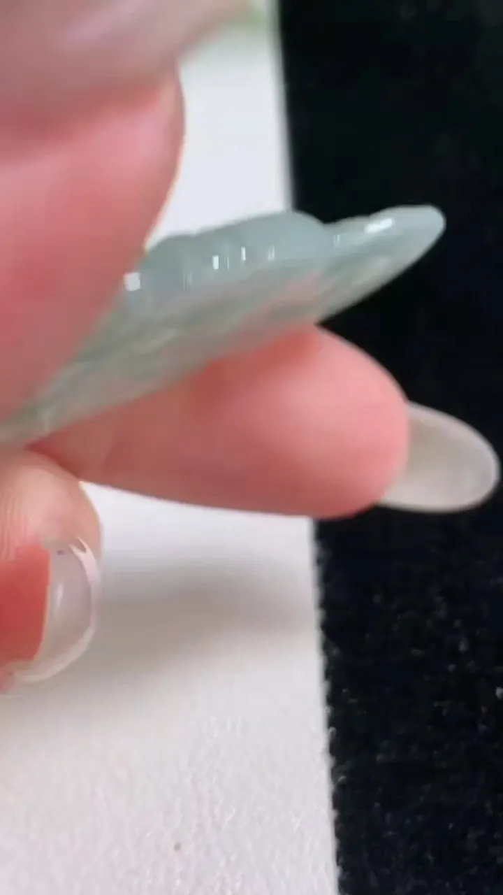 天然A货翡翠观音菩萨吊坠，尺寸42-25.6-4.2，重:7.97g
10月20日
