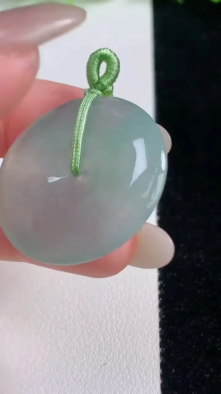 天然A货翡翠平安扣吊坠，尺寸30.4-4.7，重量:9.90g
10月20日