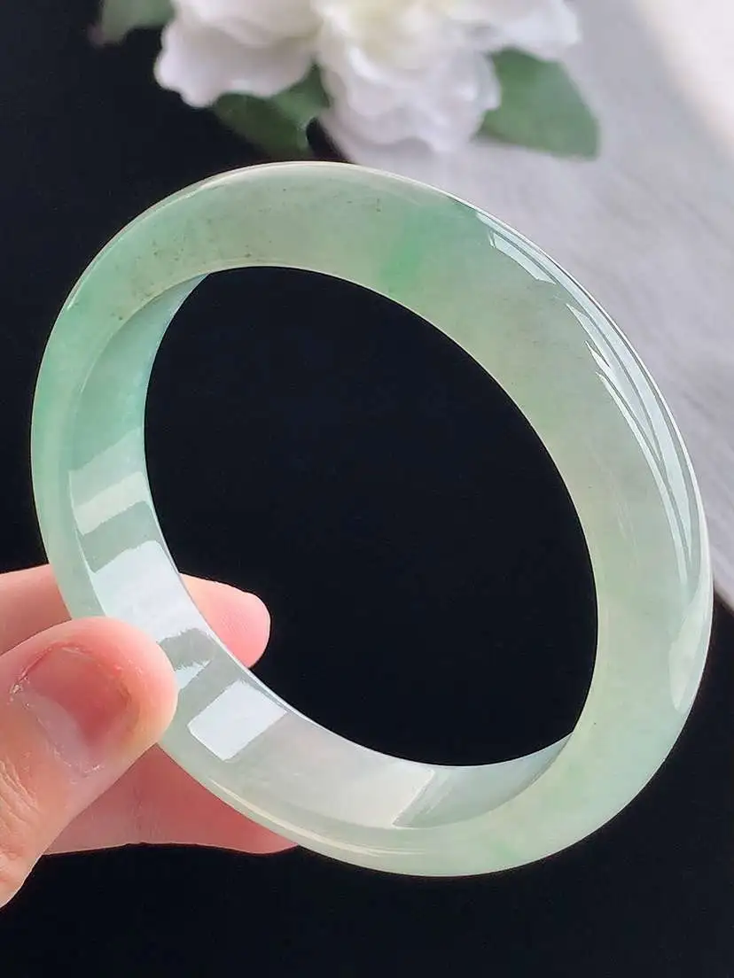 a货翡翠老坑冰种飘绿正装正圈手镯57-58圈口  尺寸57.3×13.8×7.6mm 重量58.88