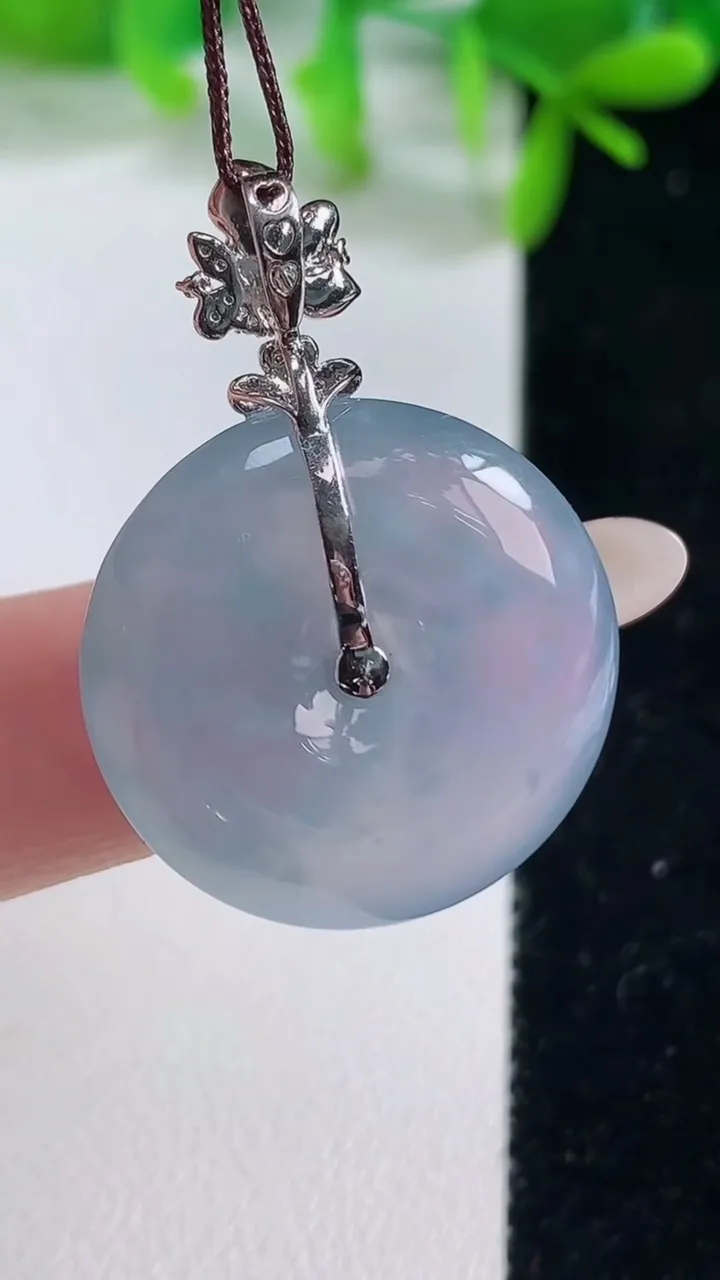 天然A货翡翠种紫罗兰平安扣吊坠，尺寸23.6-6.2，重量:8.35g
10月20日