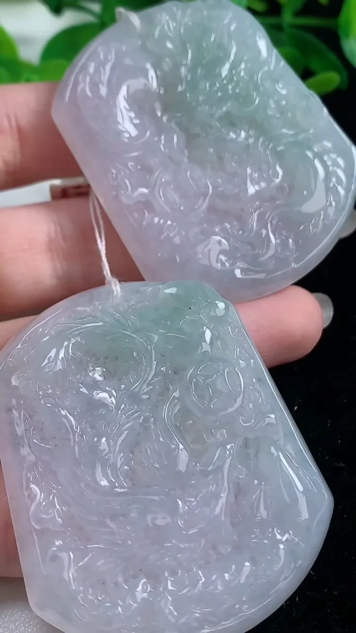 天然A货翡翠龙凤呈祥吊坠一对，尺寸53-44.6-6.6，重量:64.06g
10月20日