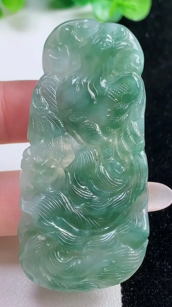 天然A货翡翠凤凰吊坠，尺寸63.3-30.3-5.6，重量:21.54g
10月21日