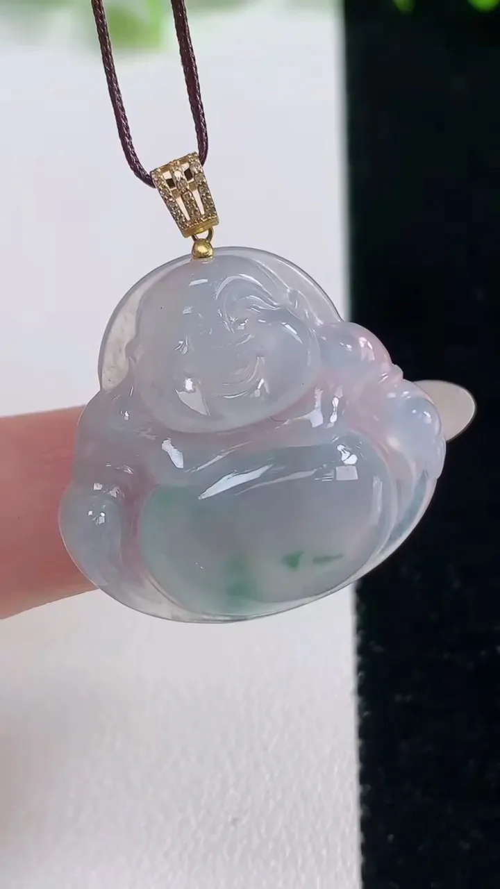 天然A货翡翠种飘花佛公吊坠，尺寸26.6-28-5.4，重量:6.20g
10月21日