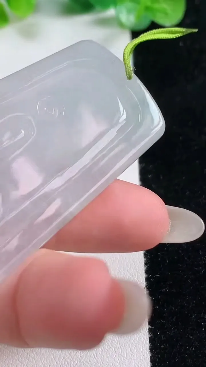 天然A货翡翠普贤菩萨吊坠，尺寸66.8-33.8-5，重量:26.77g
10月21日