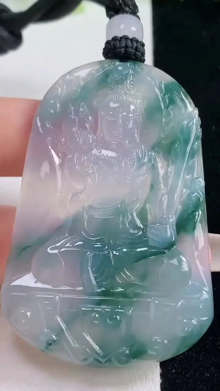天然A货翡翠种飘花虚空藏菩萨吊坠，尺寸58.4-35.7-5.4，重量:32.88g
10月21日