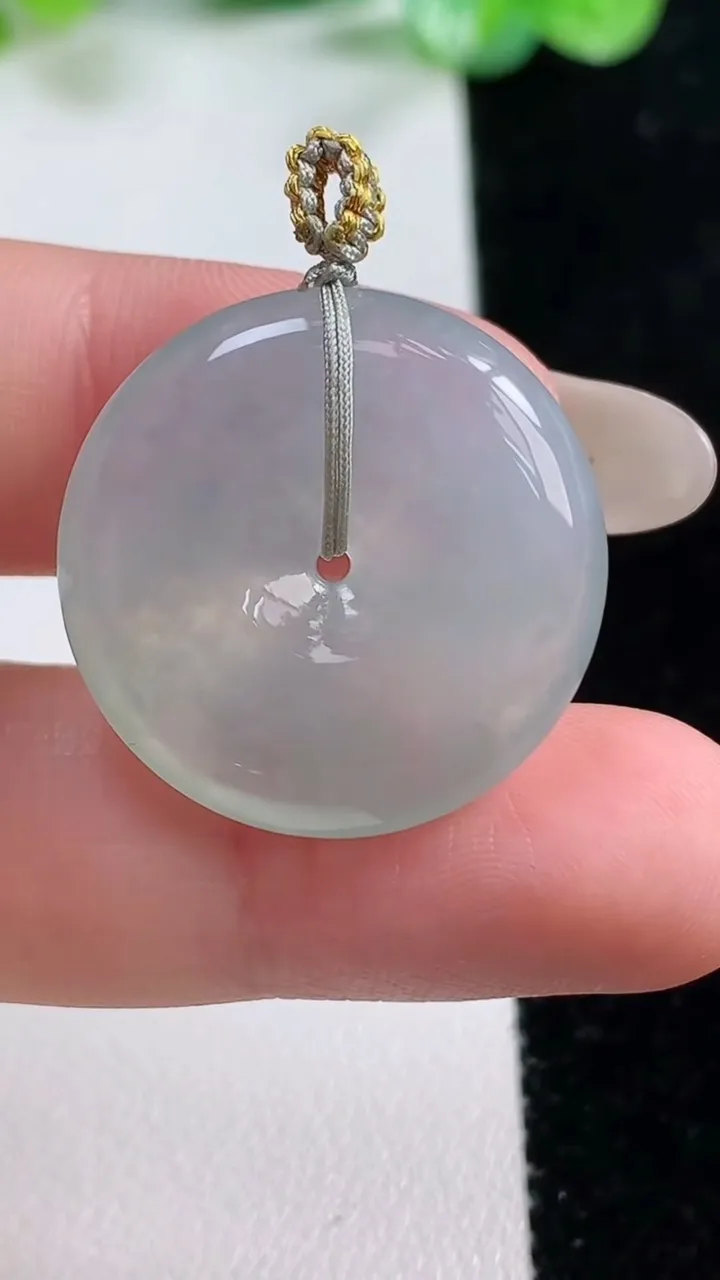 天然A货翡翠平安扣吊坠，尺寸24.4-5.6，重量:7.97g
10月21日