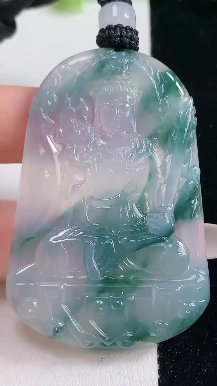 天然A货翡翠种飘花虚空藏菩萨吊坠，尺寸58.4-35.7-5.4，重量:32.88g
10月21日