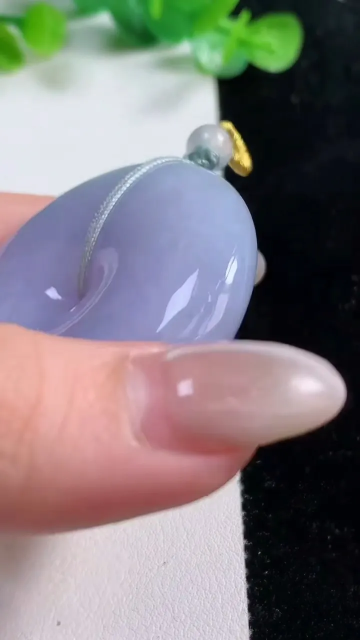 天然A货翡翠紫罗兰平安扣吊坠，尺寸46-12.4，重量:58.50g
10月21日
