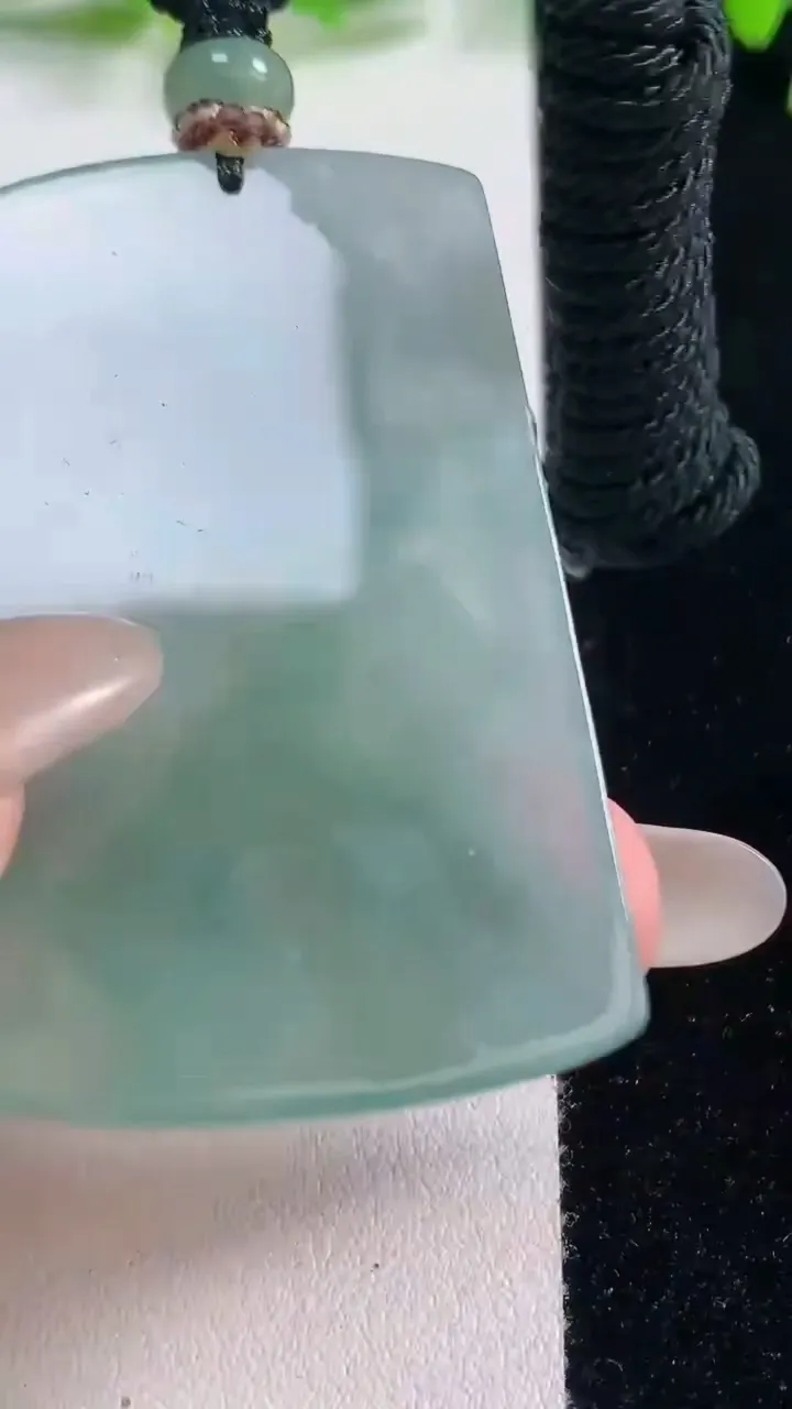 天然A货翡翠文殊菩萨吊坠，尺寸54-36.4-6.2，重量:30.78g
10月21日