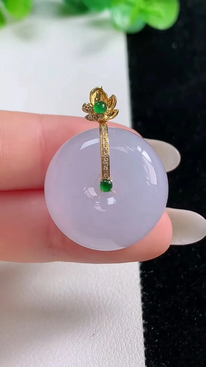 天然A货翡翠18K金紫罗兰平安扣吊坠，尺寸23.4-12，重量:15.02g
10月21日