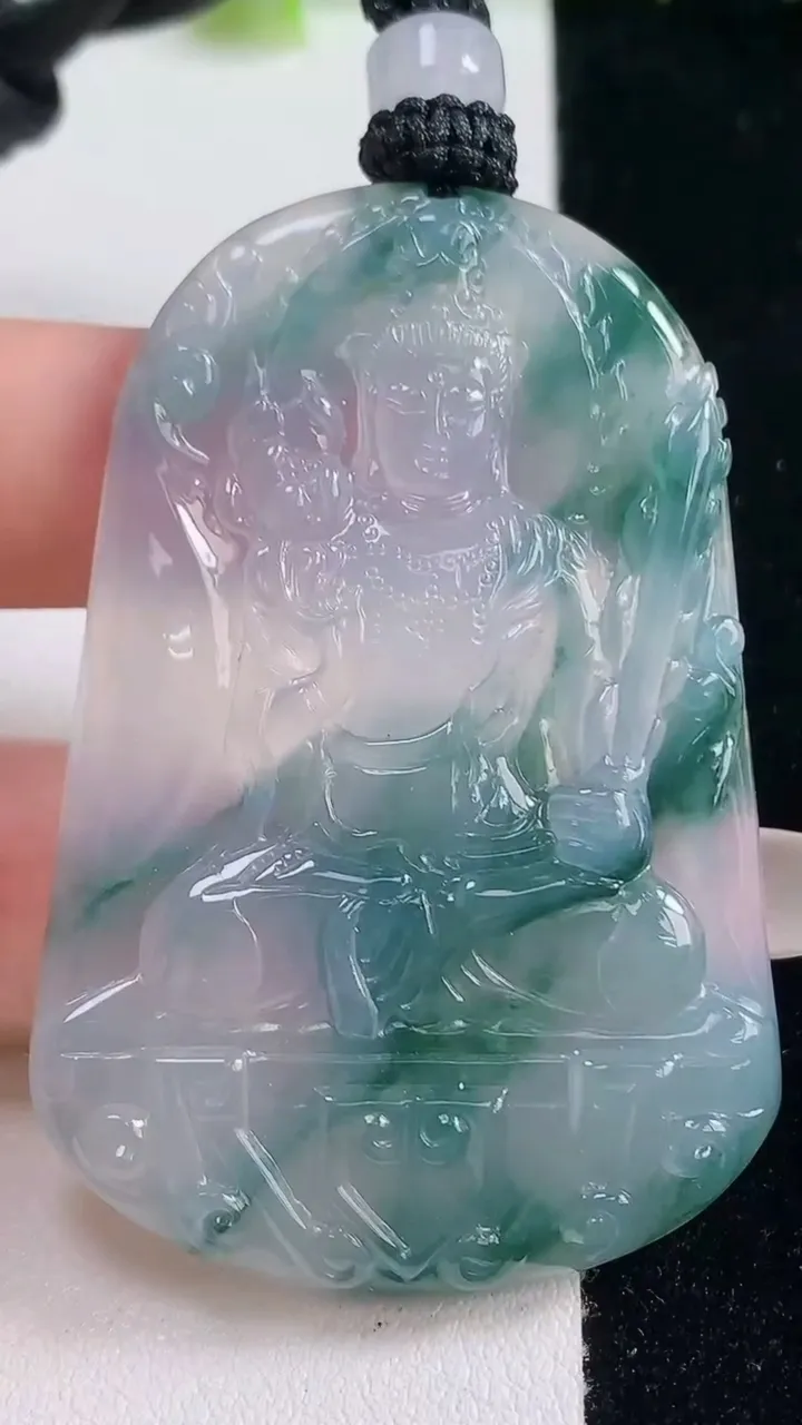 天然A货翡翠种飘花虚空藏菩萨吊坠，尺寸58.4-35.7-5.4，重量:32.88g
10月21日