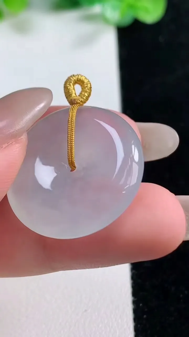 天然A货翡翠平安扣吊坠，尺寸25.2-5.4，重量:8.30g
10月21日