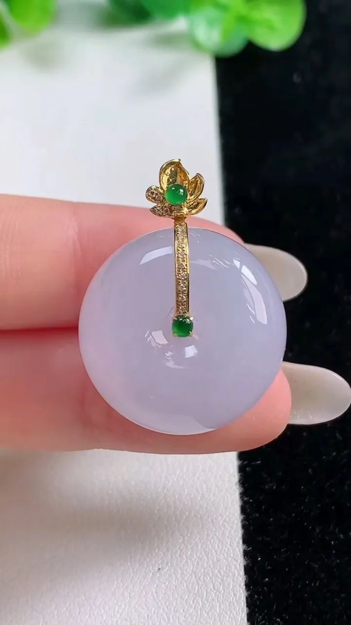 天然A货翡翠18K金紫罗兰平安扣吊坠，尺寸23.4-12，重量:15.02g
10月21日