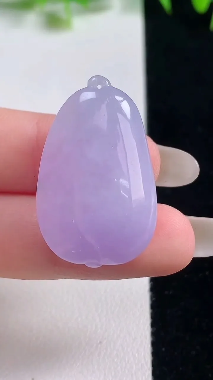 天然A货翡翠紫罗兰福瓜吊坠，尺寸31-19.6-9.9，重量:10.44g
10月21日