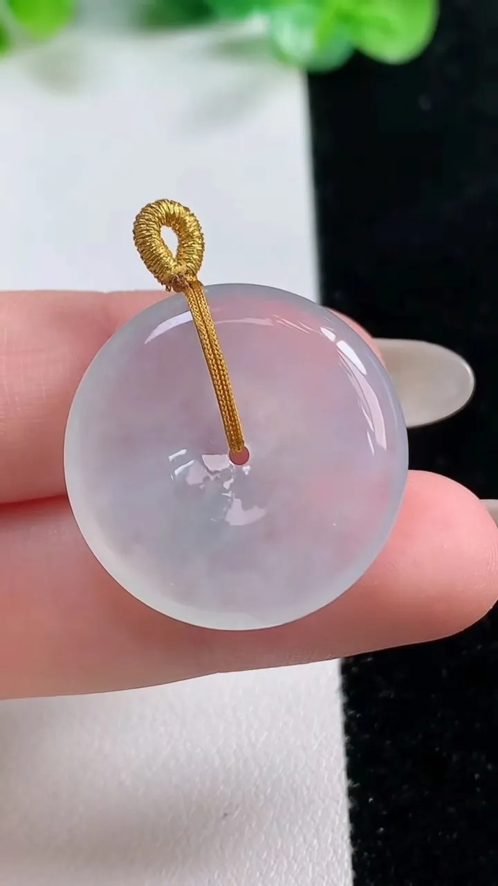 天然A货翡翠平安扣吊坠，尺寸25.2-5.4，重量:8.30g
10月21日