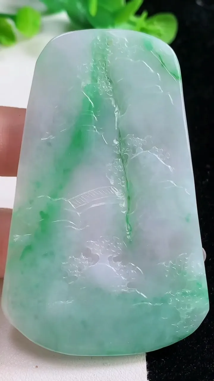 天然A货翡翠山水牌吊坠，尺寸72-44.2-5.8，重量:39.19g
10月21日