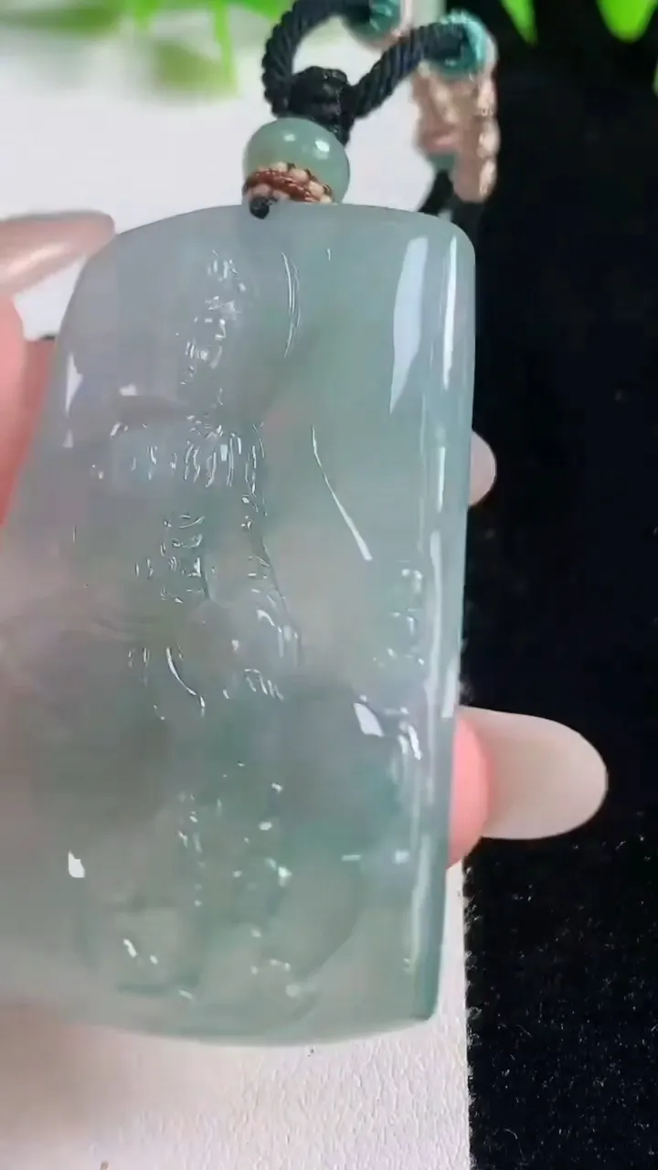 天然A货翡翠文殊菩萨吊坠，尺寸54-36.4-6.2，重量:30.78g
10月21日