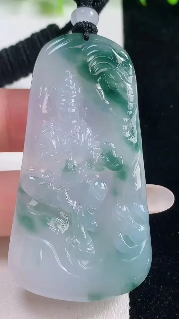 天然A货翡翠种飘花普贤菩萨吊坠，尺寸61.4-33-6.2，重量:30.09g
10月21日