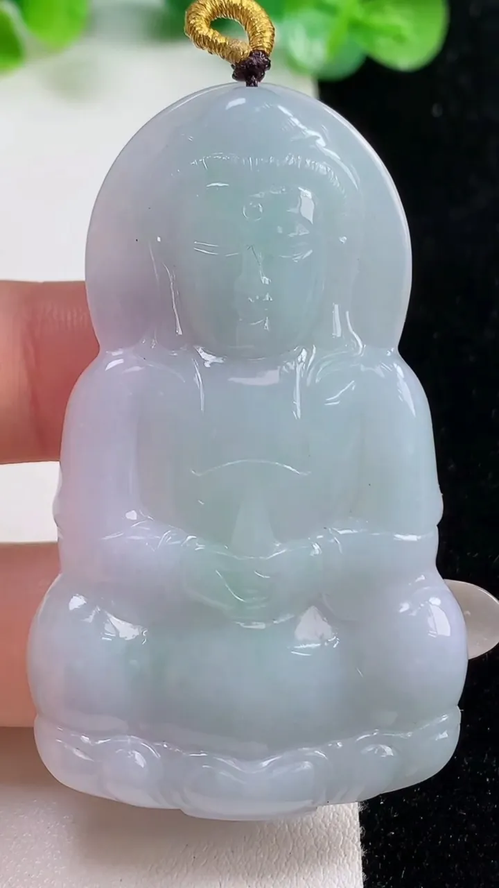 天然A货翡翠观音菩萨吊坠，尺寸59.8-36.5-5，重量:19.58g
10月21日