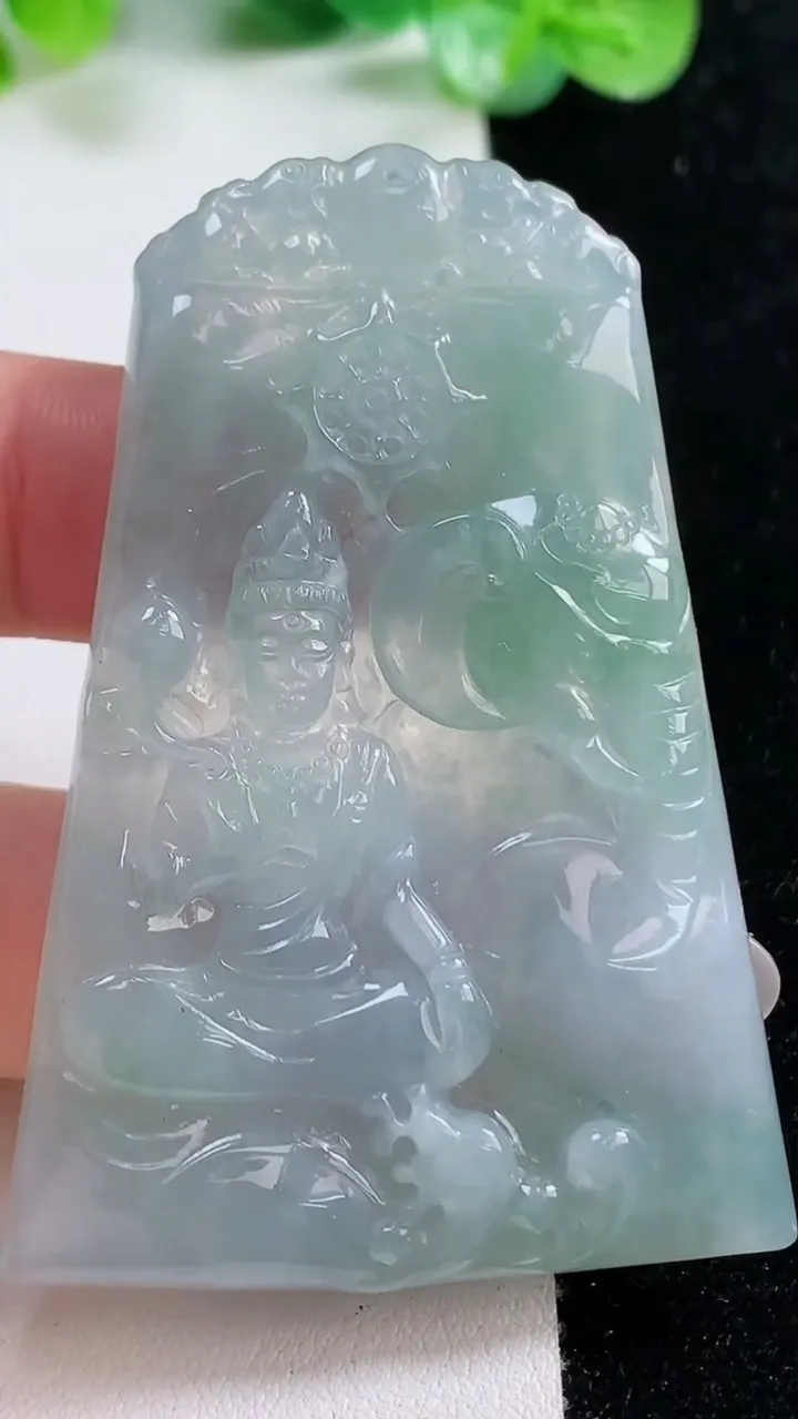 天然A货翡翠普贤菩萨吊坠，尺寸60.5-42.2-5.4，重量:23.25g
10月21日