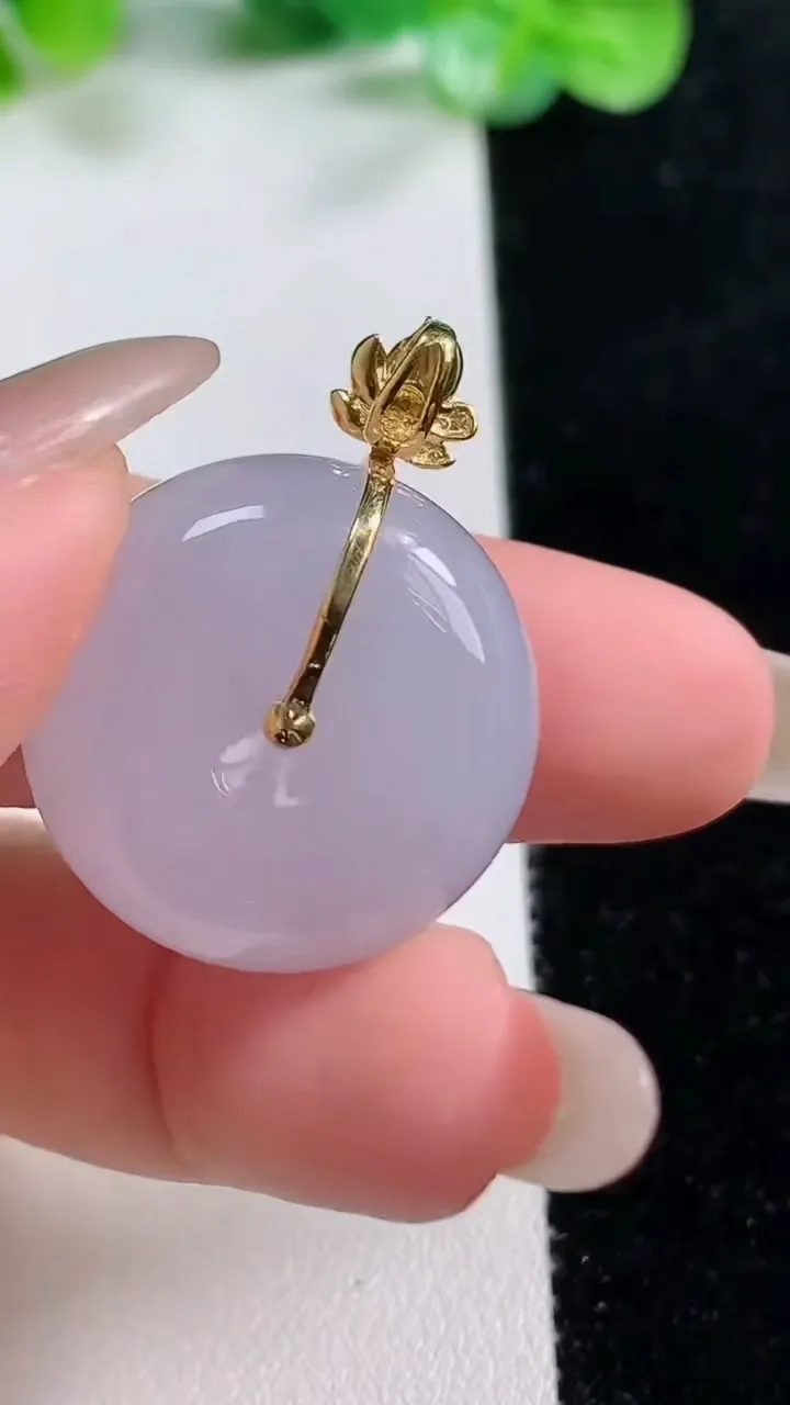 天然A货翡翠18K金紫罗兰平安扣吊坠，尺寸23.4-12，重量:15.02g
10月21日