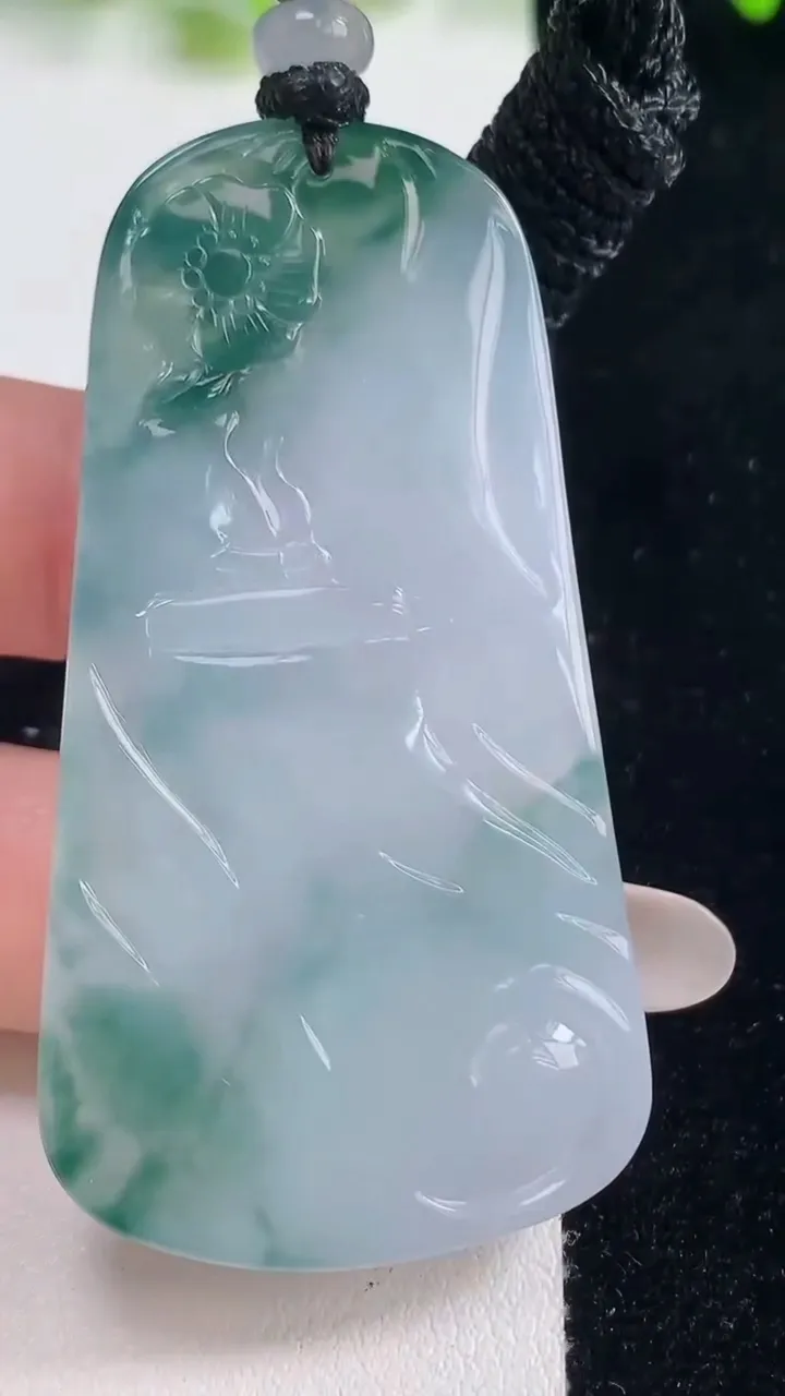 天然A货翡翠种飘花普贤菩萨吊坠，尺寸61.4-33-6.2，重量:30.09g
10月21日