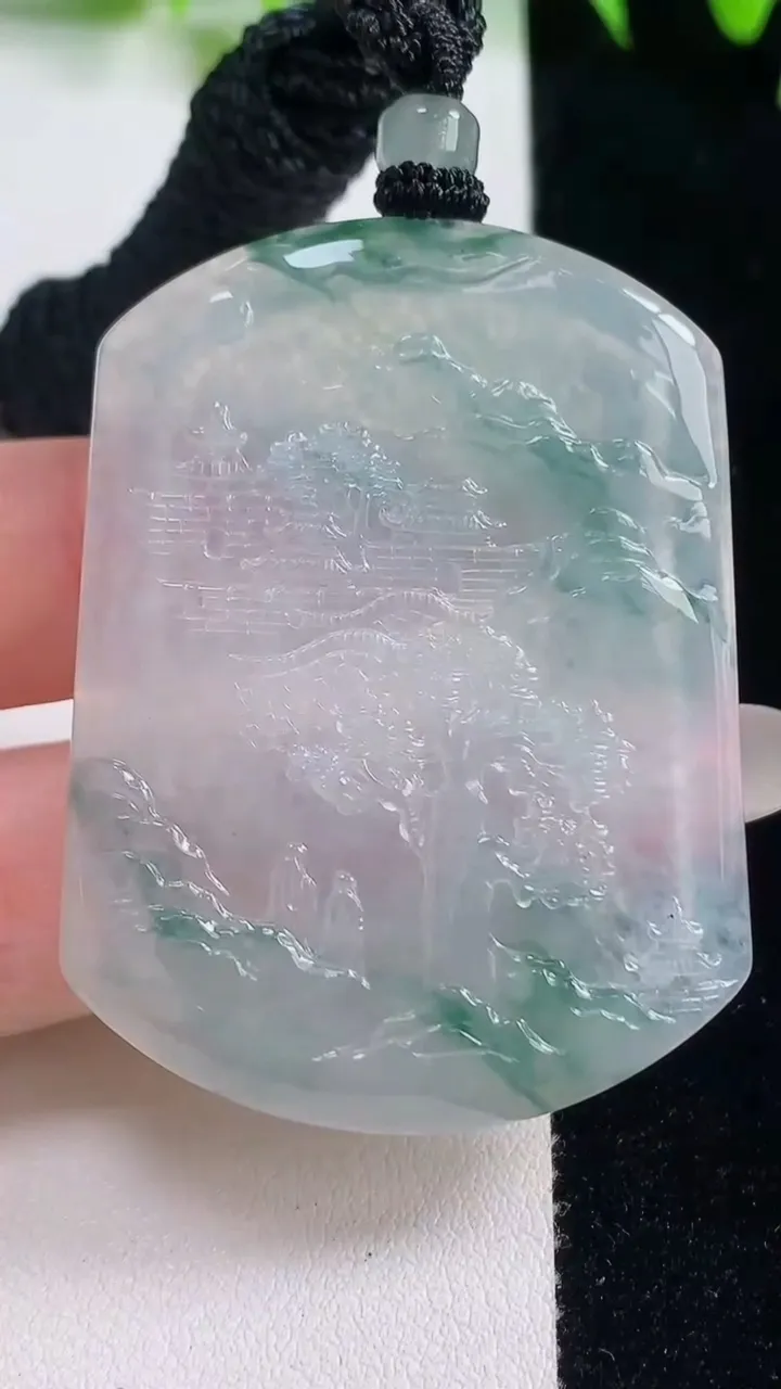 天然A货翡翠种飘花山水牌吊坠，尺寸51-38.5-5.8，重量:28.97g
10月21日