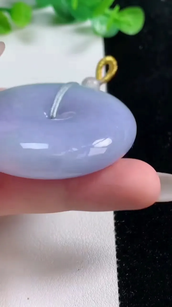 天然A货翡翠紫罗兰平安扣吊坠，尺寸46-12.4，重量:58.50g
10月21日