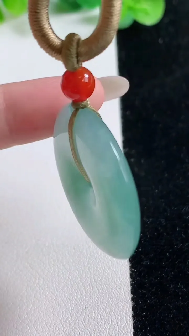 天然A货翡翠冰种飘花平安扣吊坠，尺寸32.5-6，重量:19.78g
10月21日