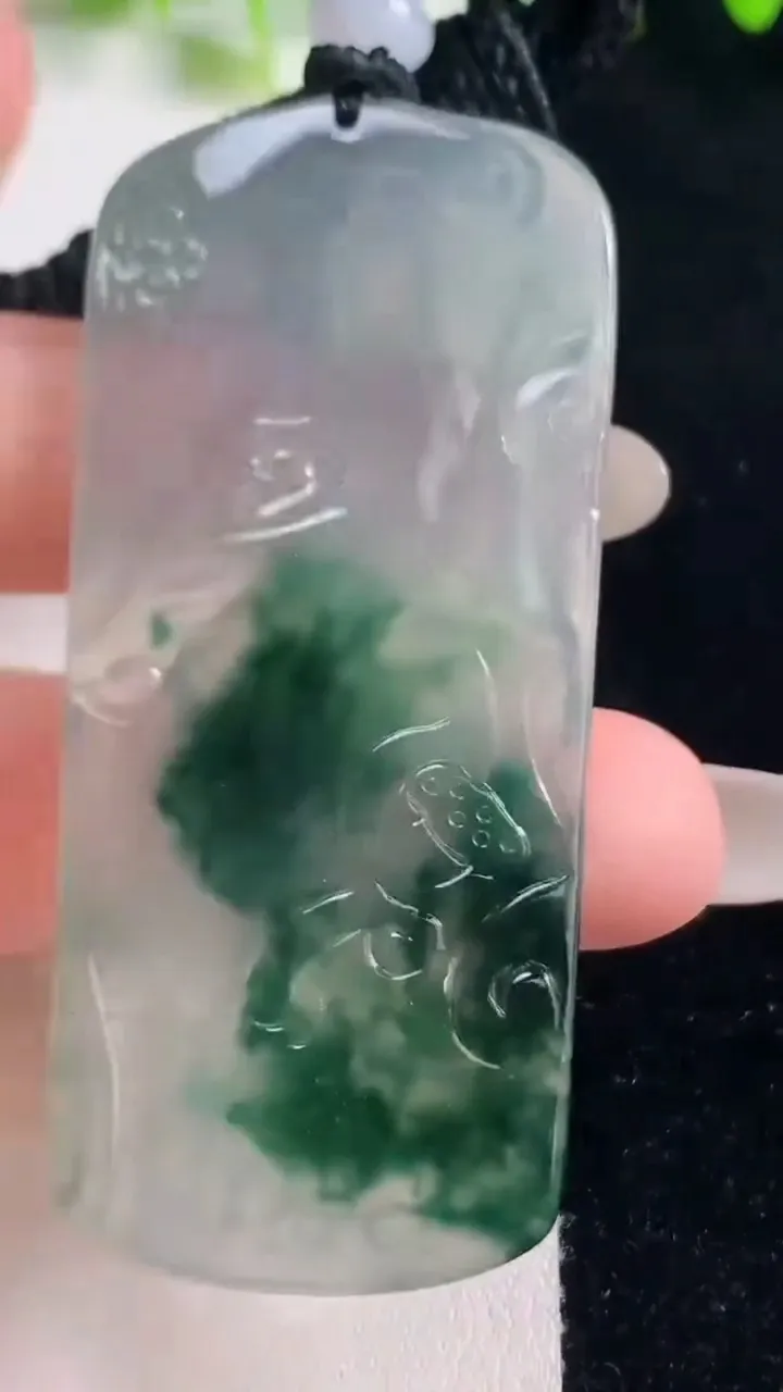 天然A货翡翠种飘花文殊菩萨吊坠，尺寸63.3-28.9-5，重量:25.52g
10月21日