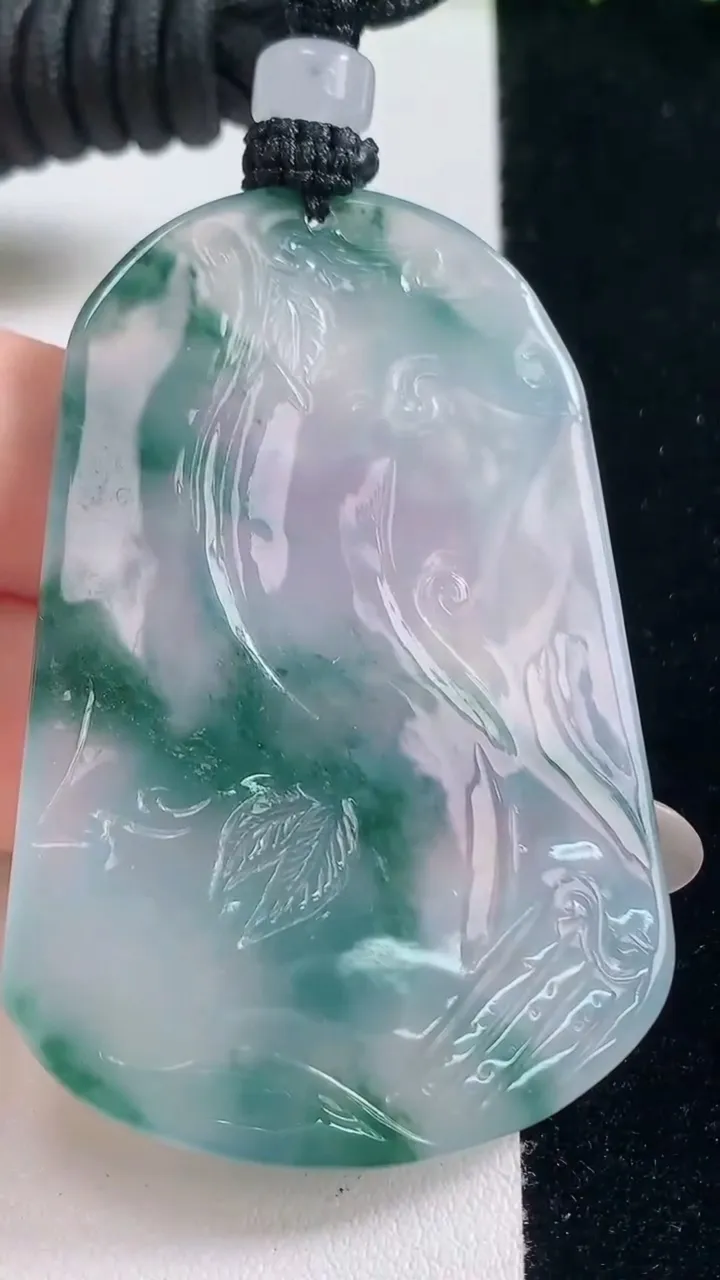 天然A货翡翠种飘花虚空藏菩萨吊坠，尺寸58.4-35.7-5.4，重量:32.88g
10月21日