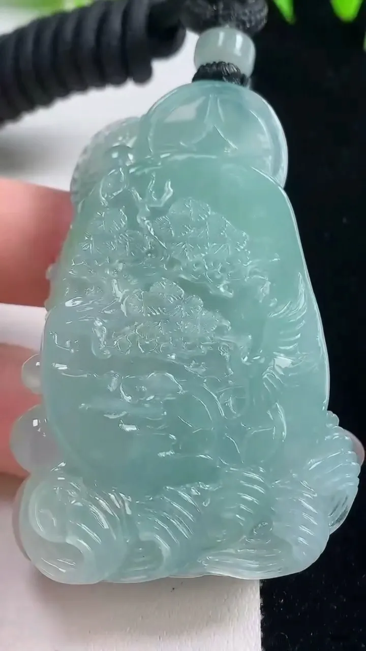 天然A货翡翠龙牌吊坠，尺寸58.8-37.3-12.1，重量:53.58g
10月21日