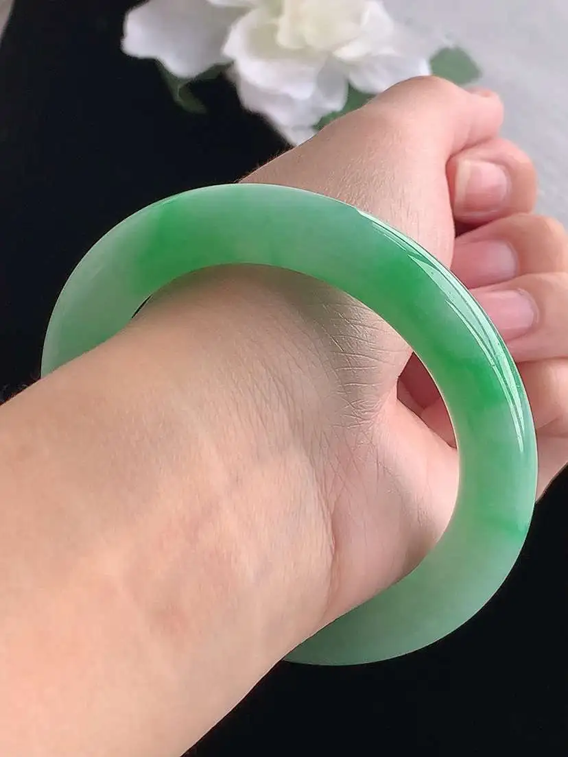 a货翡翠老坑冰种满绿圆条手镯56-57圈口  尺寸56×11.3mm 重量68.38g 1020 A73