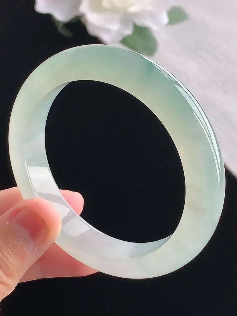 a货翡翠老坑冰种飘花正装正圈手镯55-56圈口  尺寸55×11.8×8.8mm 重量57.66g 