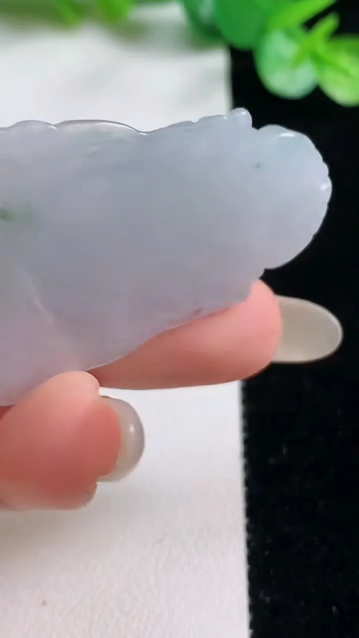 天然A货翡翠冰种飘花观音头吊坠，尺寸50-28.2-5.8，重量:16.34g
10月22日