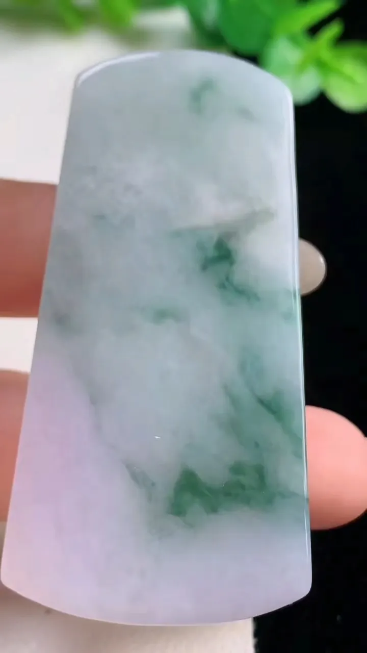 天然A货翡翠冰种飘花无事牌吊坠，尺寸60-30-5.6，重量:29.63g
10月22日