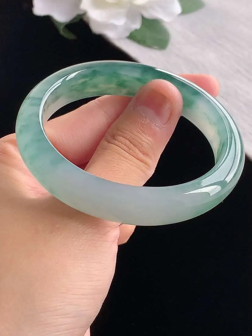 a货翡翠老坑冰种飘花贵妃手镯53-54圈口  尺寸53×47×12.2×7.8mm 重量46.76g 1020