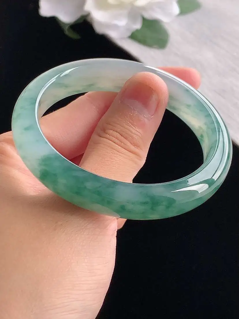 a货翡翠老坑冰种飘花贵妃手镯53-54圈口  尺寸53×47×12.2×7.8mm 重量46.76g 1020